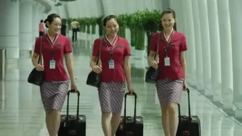 退休老师成了学校争抢的香饽饽