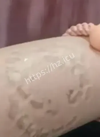 女子遭占座大妈狠咬